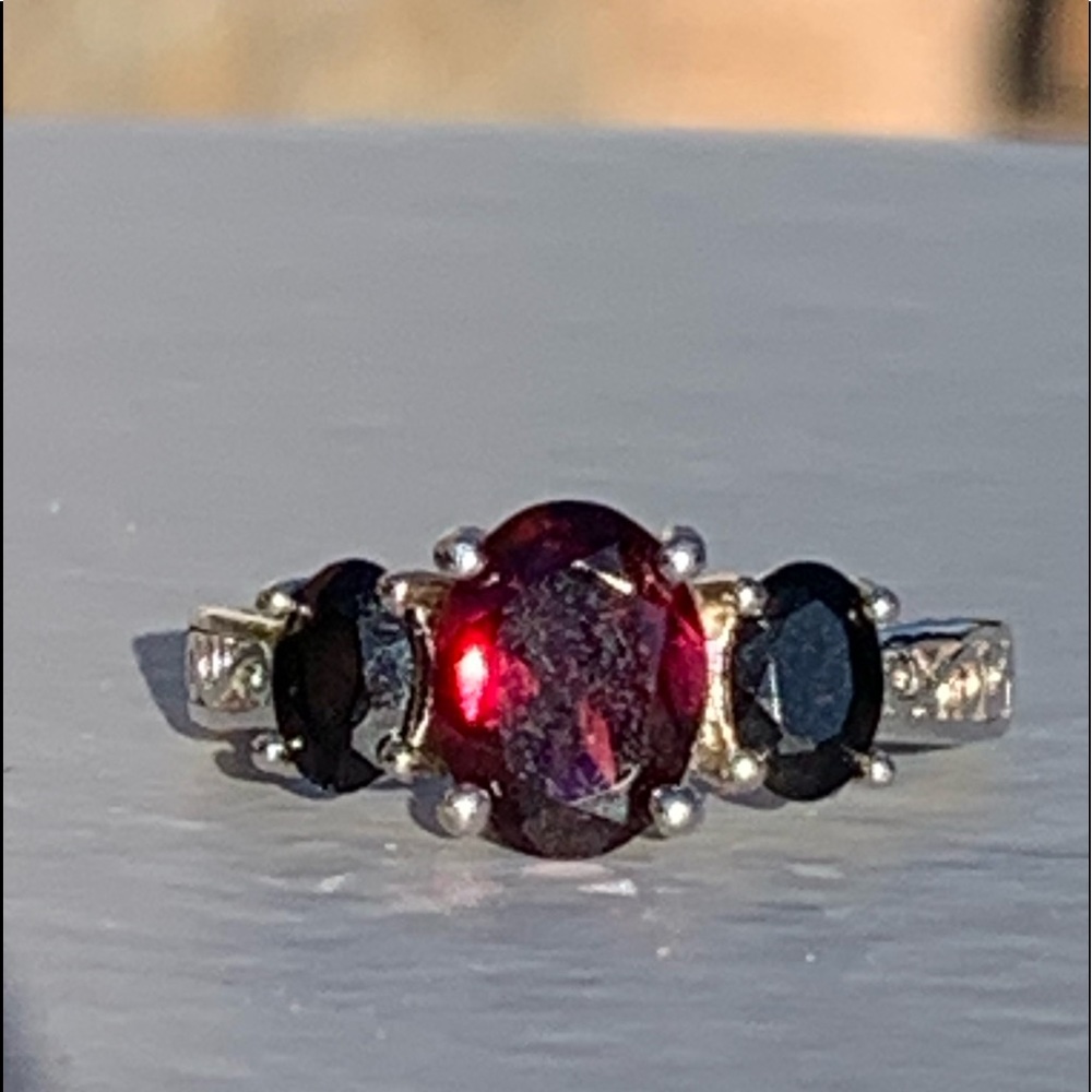 Vintage Three Stones Garnet 925 Gem Stone Kin (GSK) Sterling Silver Ring
